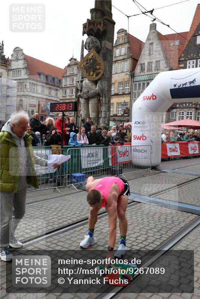 05.10.2025 - 20. swb-Marathon Bremen Yannick Fuchs http://msf.ph/oto/9267089 05.10.2025 12:09:02 Ziel  meine-sportfotos.de