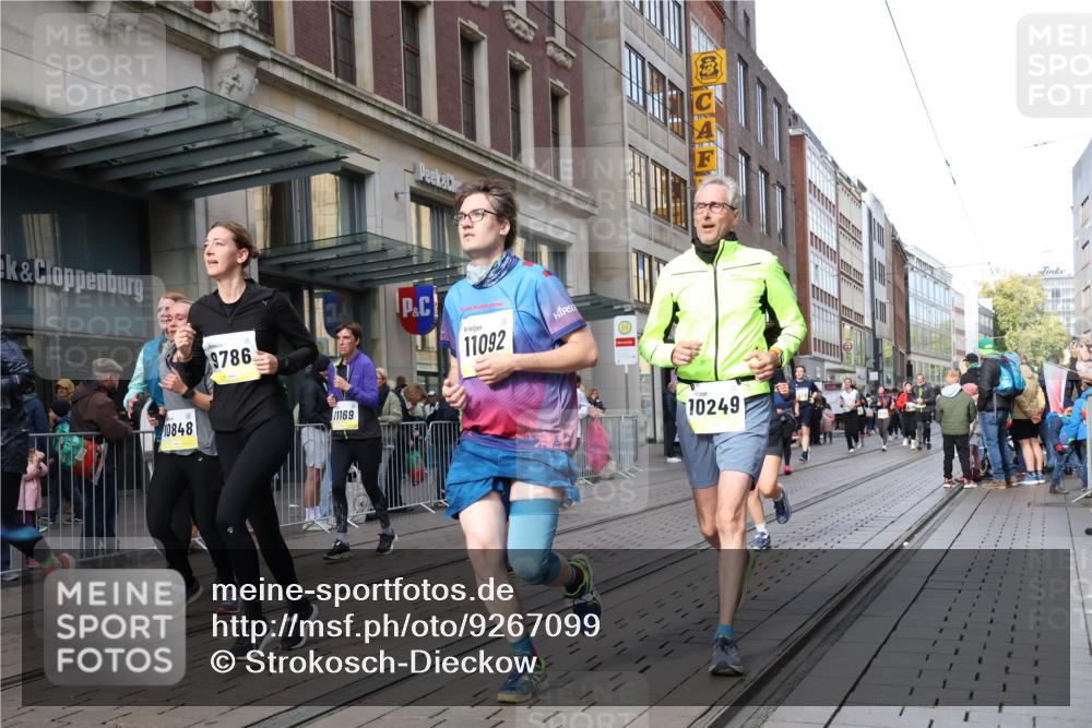 05.10.2025 - 20. swb-Marathon Bremen Strokosch-Dieckow http://msf.ph/oto/9267099 05.10.2025 11:05:53 Ziel 7979, 9205, 9228, 9355, 9387, 9438, 9523, 9712, 9786, 9931, 10081, 10095, 10100, 10101, 10152, 10192, 10243, 10249, 10374, 10404, 10462, 10587, 10597, 10611, 10623, 10640, 10848, 11065, 11092, 11134, 11169, 11231, 11233, 11296, 11433, 11468, 11485, 11525, 7979, 9205, 9228, 9355, 9387, 9438, 9523, 9712, 9786, 9931, 10081, 10095, 10100, 10101, 10152, 10192, 10243, 10249, 10374, 10404, 10462, 10587, 10597, 10611, 10623, 10640, 10848, 11065, 11092, 11134, 11169, 11468 meine-sportfotos.de