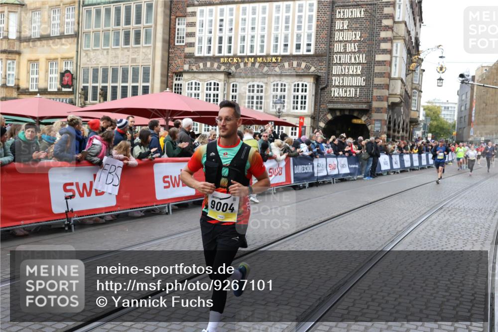 05.10.2025 - 20. swb-Marathon Bremen Yannick Fuchs http://msf.ph/oto/9267101 05.10.2025 10:51:55 Ziel 9004, 9259, 9506, 10436, 10968, 11361, 11689, 11696 meine-sportfotos.de