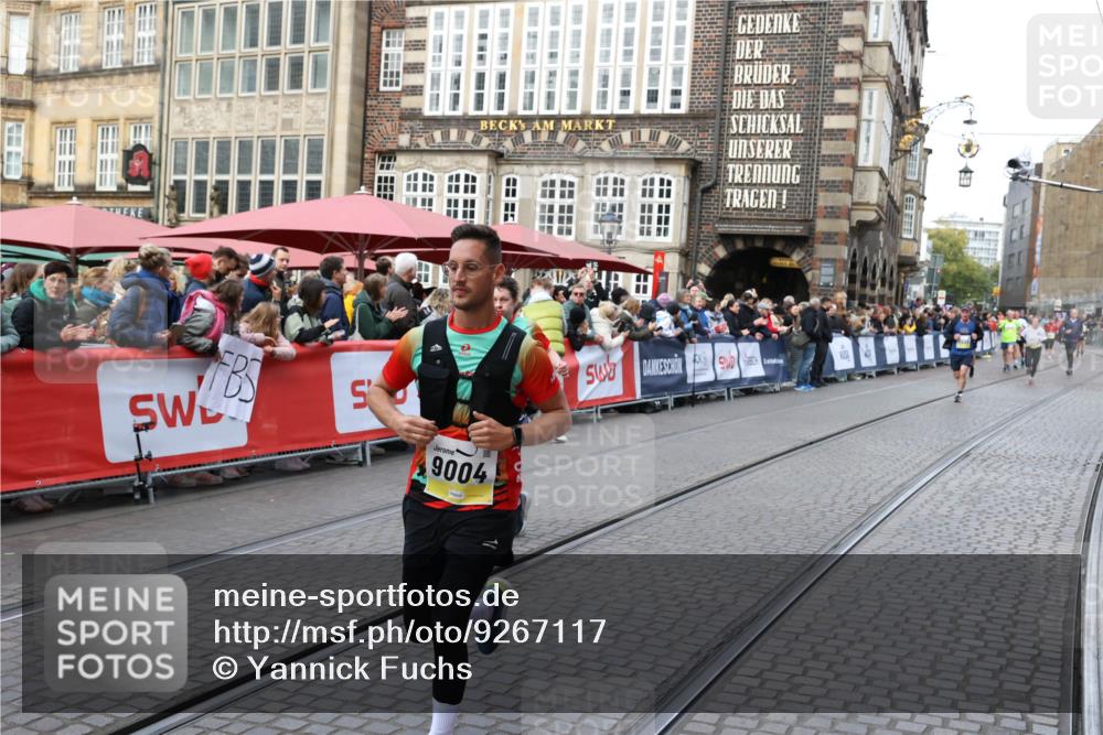 05.10.2025 - 20. swb-Marathon Bremen Yannick Fuchs http://msf.ph/oto/9267117 05.10.2025 10:51:55 Ziel 9004, 9259, 9506, 10436, 10968, 11361, 11689, 11696 meine-sportfotos.de