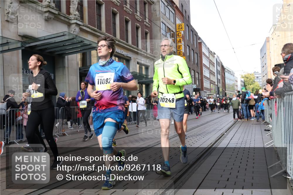 05.10.2025 - 20. swb-Marathon Bremen Strokosch-Dieckow http://msf.ph/oto/9267118 05.10.2025 11:05:53 Ziel 7979, 9205, 9228, 9355, 9387, 9438, 9523, 9712, 9786, 9931, 10081, 10095, 10100, 10101, 10152, 10192, 10243, 10249, 10374, 10404, 10462, 10587, 10597, 10611, 10623, 10640, 10848, 11065, 11092, 11134, 11169, 11231, 11233, 11296, 11433, 11468, 11485, 11525, 7979, 9205, 9228, 9355, 9387, 9438, 9523, 9712, 9786, 9931, 10081, 10095, 10100, 10101, 10152, 10192, 10243, 10249, 10374, 10404, 10462, 10587, 10597, 10611, 10623, 10640, 10848, 11065, 11092, 11134, 11169, 11468 meine-sportfotos.de
