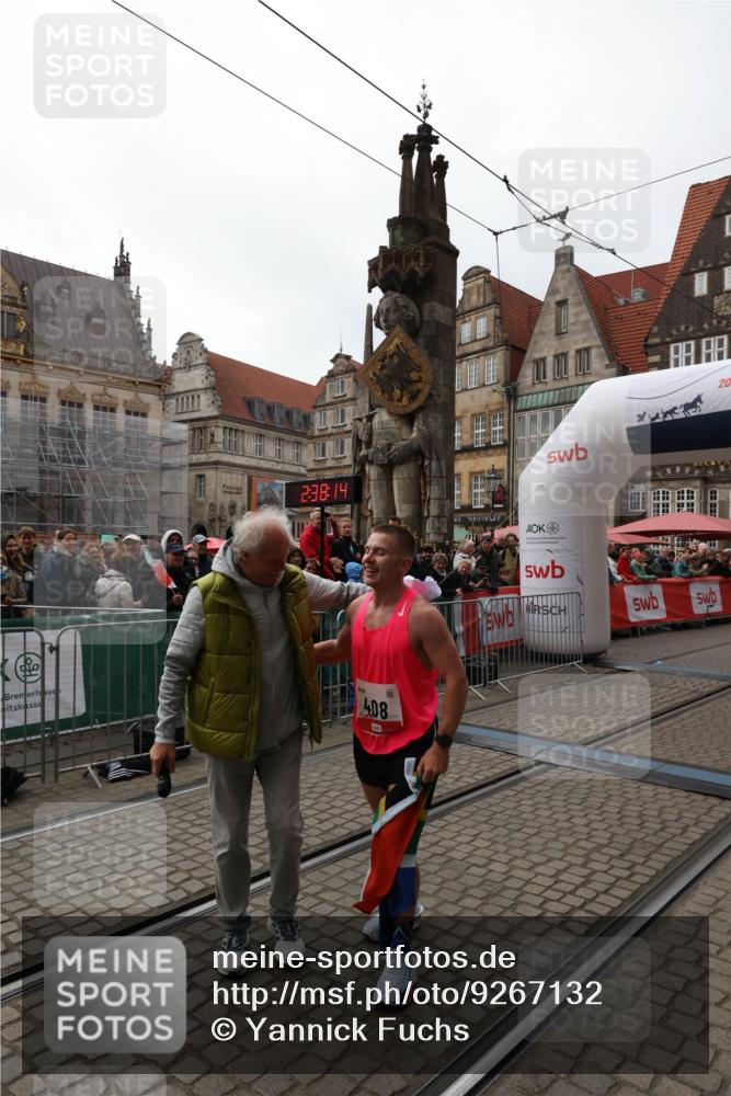 05.10.2025 - 20. swb-Marathon Bremen Yannick Fuchs http://msf.ph/oto/9267132 05.10.2025 12:09:04 Ziel  meine-sportfotos.de