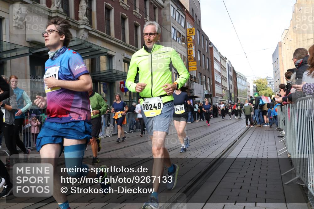 05.10.2025 - 20. swb-Marathon Bremen Strokosch-Dieckow http://msf.ph/oto/9267133 05.10.2025 11:05:53 Ziel 7979, 9205, 9228, 9355, 9387, 9438, 9523, 9712, 9786, 9931, 10081, 10095, 10100, 10101, 10152, 10192, 10243, 10249, 10374, 10404, 10462, 10587, 10597, 10611, 10623, 10640, 10848, 11065, 11092, 11134, 11169, 11231, 11233, 11296, 11433, 11468, 11485, 11525, 7979, 9205, 9228, 9355, 9387, 9438, 9523, 9712, 9786, 9931, 10081, 10095, 10100, 10101, 10152, 10192, 10243, 10249, 10374, 10404, 10462, 10587, 10597, 10611, 10623, 10640, 10848, 11065, 11092, 11134, 11169, 11468 meine-sportfotos.de