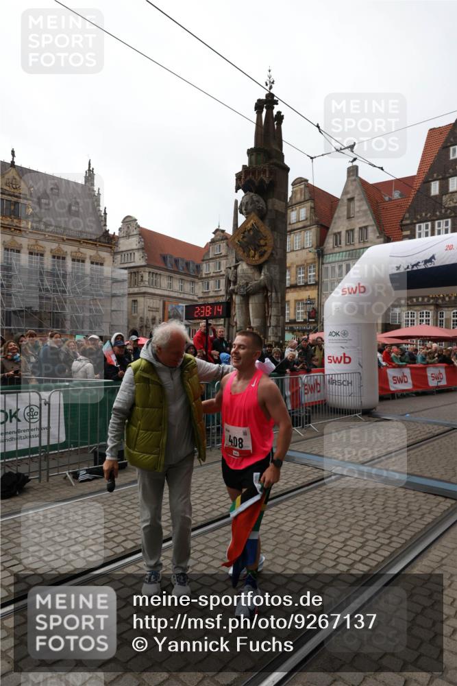 05.10.2025 - 20. swb-Marathon Bremen Yannick Fuchs http://msf.ph/oto/9267137 05.10.2025 12:09:04 Ziel  meine-sportfotos.de