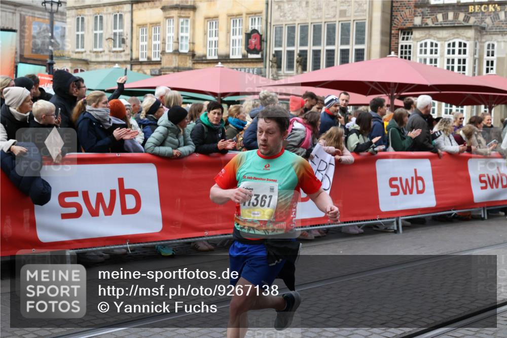 05.10.2025 - 20. swb-Marathon Bremen Yannick Fuchs http://msf.ph/oto/9267138 05.10.2025 10:51:56 Ziel 9004, 9259, 9506, 10436, 10968, 11361, 11689, 11696 meine-sportfotos.de