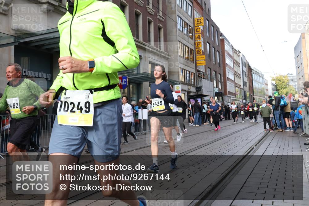 05.10.2025 - 20. swb-Marathon Bremen Strokosch-Dieckow http://msf.ph/oto/9267144 05.10.2025 11:05:54 Ziel 7979, 9205, 9228, 9355, 9387, 9438, 9523, 9712, 9786, 9931, 10081, 10095, 10100, 10101, 10152, 10192, 10243, 10249, 10374, 10404, 10462, 10587, 10597, 10611, 10623, 10640, 10848, 11065, 11092, 11134, 11169, 11195, 11231, 11233, 11296, 11433, 11485, 11525, 7979, 9205, 9228, 9355, 9387, 9438, 9523, 9712, 9786, 9931, 10081, 10095, 10100, 10101, 10152, 10192, 10243, 10249, 10374, 10404, 10462, 10587, 10597, 10611, 10623, 10640, 10848, 11065, 11092, 11134, 11169, 11195 meine-sportfotos.de