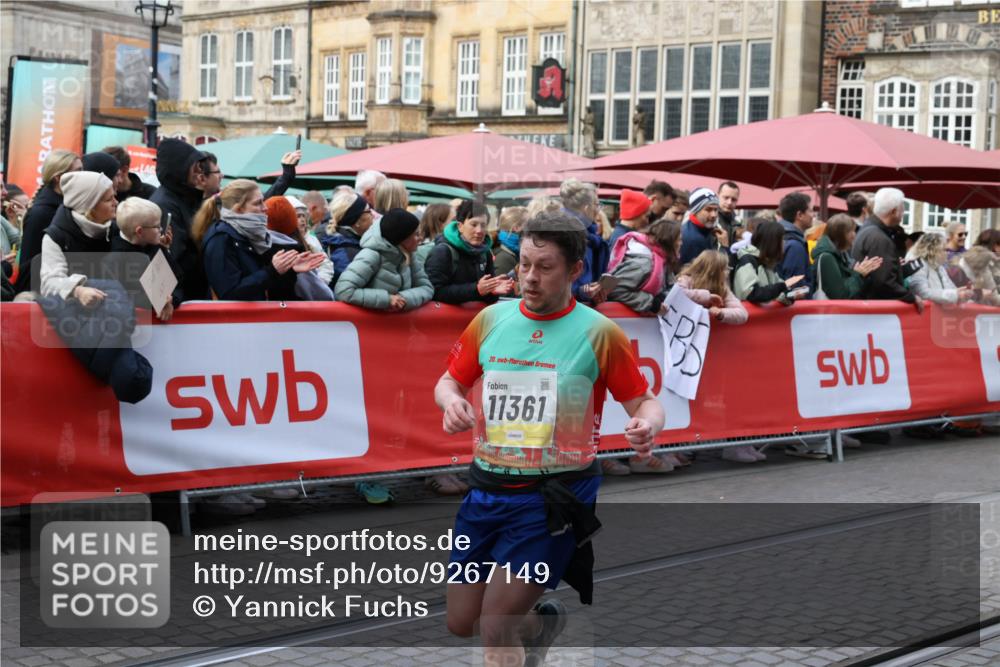 05.10.2025 - 20. swb-Marathon Bremen Yannick Fuchs http://msf.ph/oto/9267149 05.10.2025 10:51:56 Ziel 9004, 9259, 9506, 10436, 10968, 11361, 11689, 11696 meine-sportfotos.de