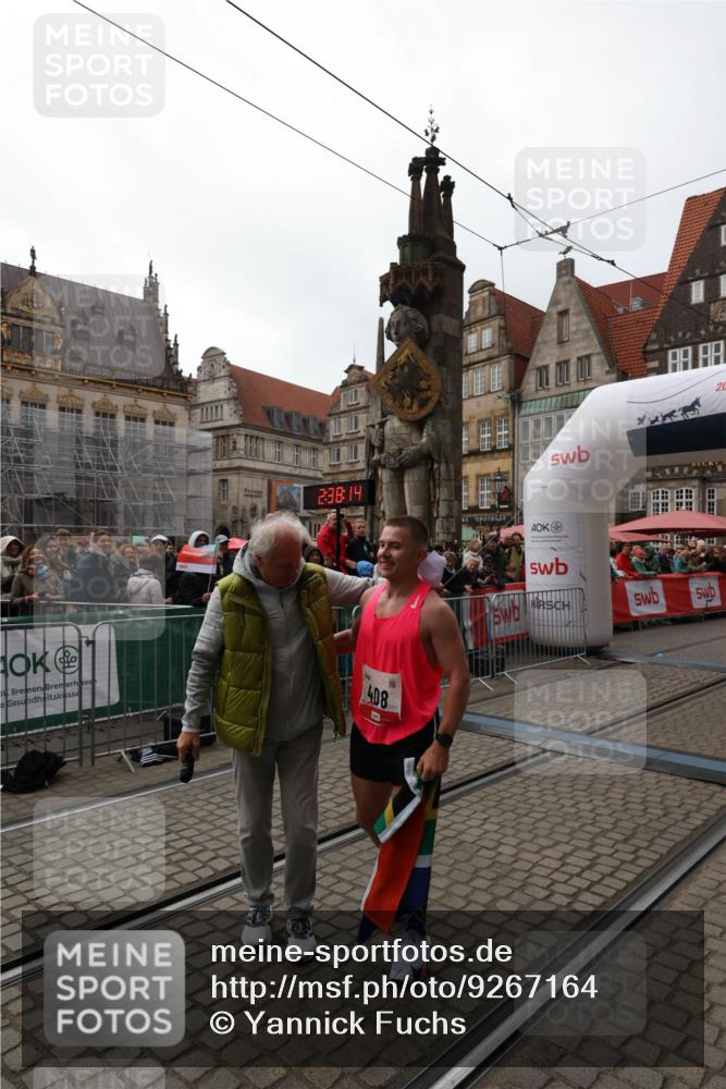 05.10.2025 - 20. swb-Marathon Bremen Yannick Fuchs http://msf.ph/oto/9267164 05.10.2025 12:09:04 Ziel  meine-sportfotos.de