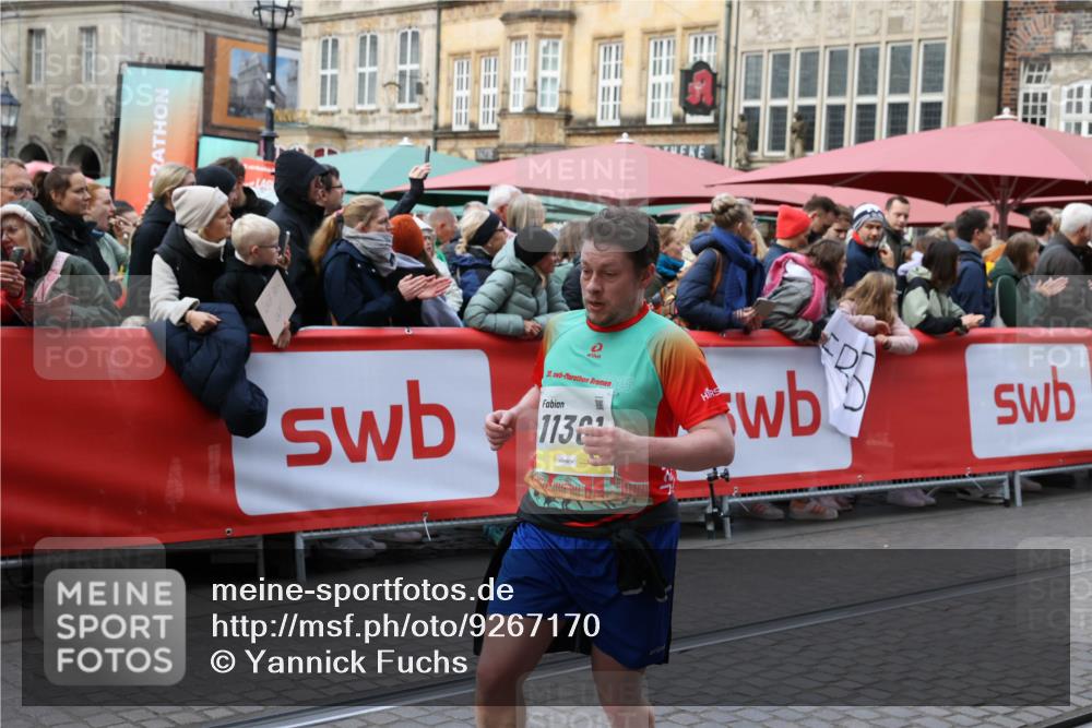 05.10.2025 - 20. swb-Marathon Bremen Yannick Fuchs http://msf.ph/oto/9267170 05.10.2025 10:51:56 Ziel 9004, 9259, 9506, 10436, 10968, 11361, 11689, 11696 meine-sportfotos.de