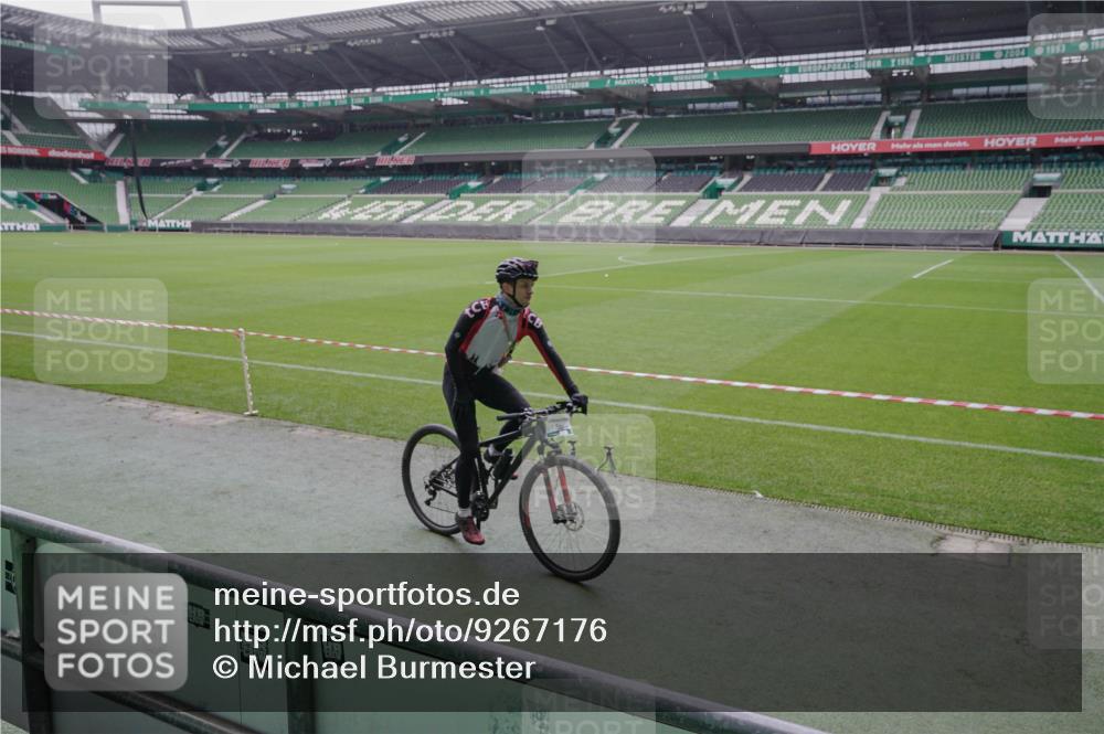 05.10.2025 - 20. swb-Marathon Bremen Michael Burmester http://msf.ph/oto/9267176 05.10.2025 12:30:59 Laufen im Stadion 6, 8, 419, 426, 603, 618, 999, 1293, 1565, 1647, 1814, 2056, 2133, 5060, 9110 meine-sportfotos.de