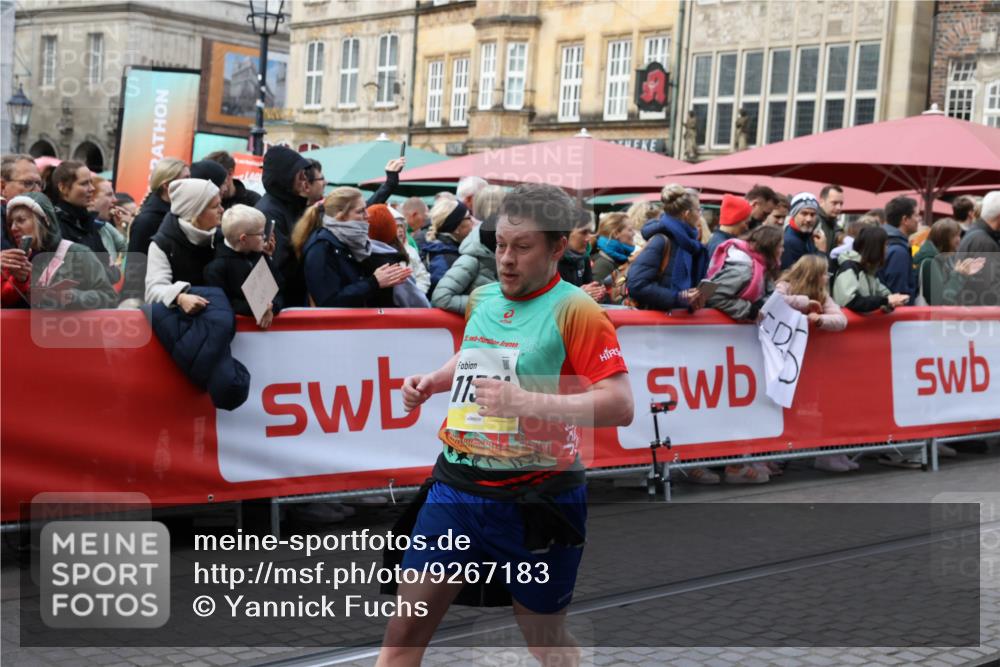 05.10.2025 - 20. swb-Marathon Bremen Yannick Fuchs http://msf.ph/oto/9267183 05.10.2025 10:51:56 Ziel 9004, 9259, 9506, 10436, 10968, 11361, 11689, 11696 meine-sportfotos.de