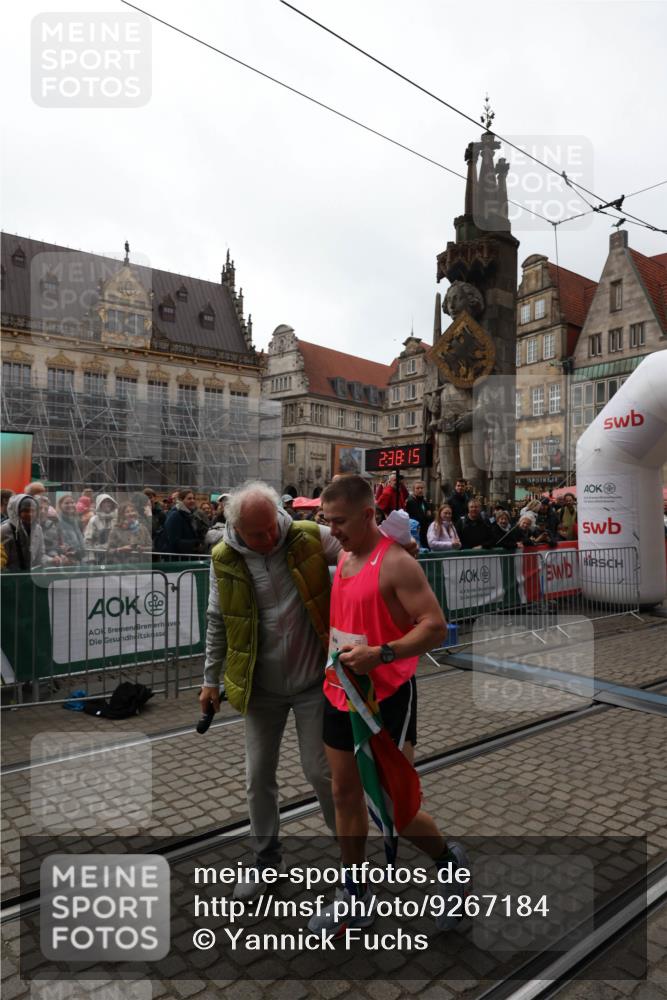 05.10.2025 - 20. swb-Marathon Bremen Yannick Fuchs http://msf.ph/oto/9267184 05.10.2025 12:09:05 Ziel  meine-sportfotos.de