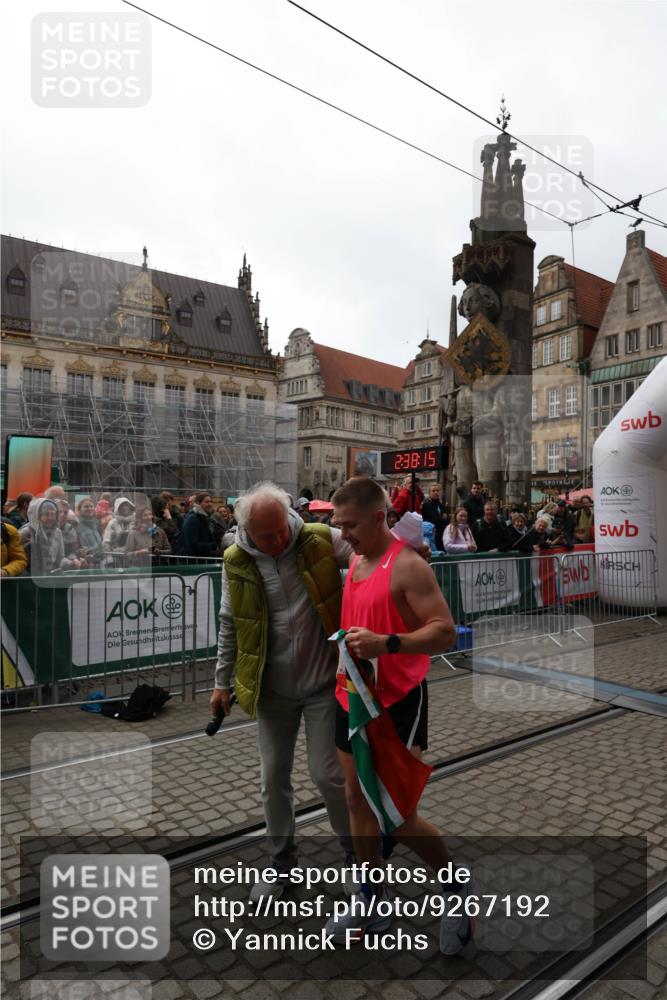 05.10.2025 - 20. swb-Marathon Bremen Yannick Fuchs http://msf.ph/oto/9267192 05.10.2025 12:09:05 Ziel  meine-sportfotos.de