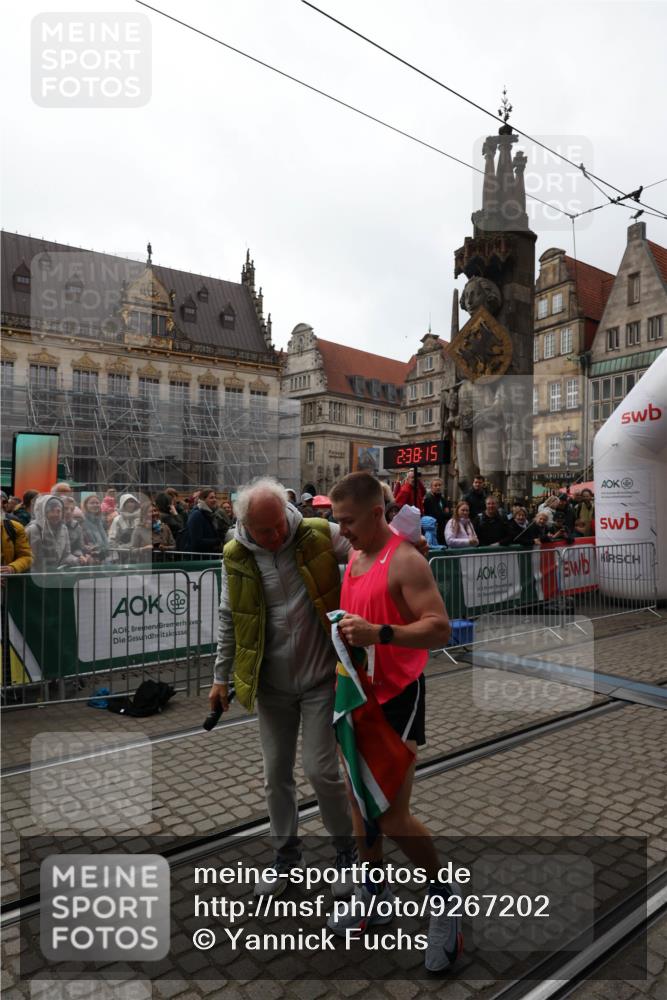 05.10.2025 - 20. swb-Marathon Bremen Yannick Fuchs http://msf.ph/oto/9267202 05.10.2025 12:09:05 Ziel  meine-sportfotos.de