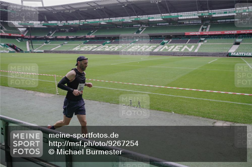 05.10.2025 - 20. swb-Marathon Bremen Michael Burmester http://msf.ph/oto/9267254 05.10.2025 12:31:10 Laufen im Stadion 6, 8, 419, 426, 603, 999, 1293, 1565, 1647, 1814, 2056, 2133, 9110, 618, 5060 meine-sportfotos.de