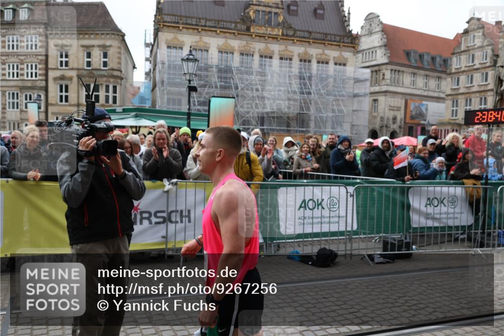 05.10.2025 - 20. swb-Marathon Bremen Yannick Fuchs http://msf.ph/oto/9267256 05.10.2025 12:09:30 Ziel  meine-sportfotos.de