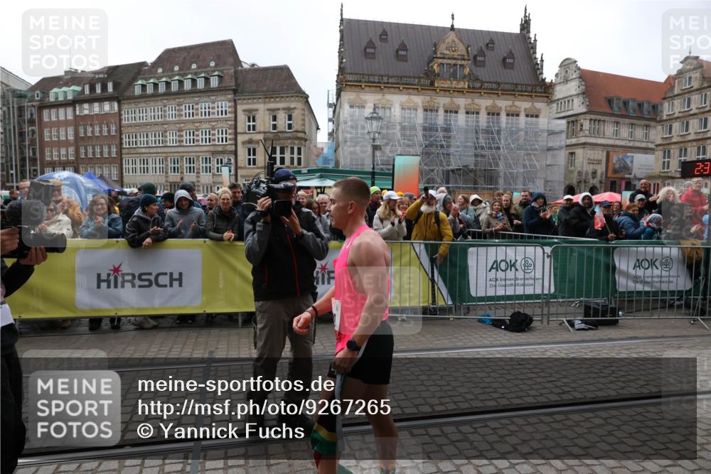 05.10.2025 - 20. swb-Marathon Bremen Yannick Fuchs http://msf.ph/oto/9267265 05.10.2025 12:09:30 Ziel  meine-sportfotos.de