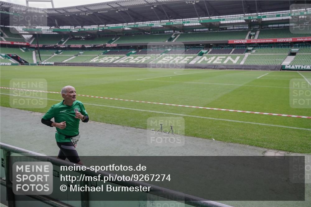 05.10.2025 - 20. swb-Marathon Bremen Michael Burmester http://msf.ph/oto/9267274 05.10.2025 12:31:34 Laufen im Stadion 6, 8, 566, 1293, 1814, 2054, 9110, 419, 426, 603, 999, 1565, 1647, 2056, 2133 meine-sportfotos.de
