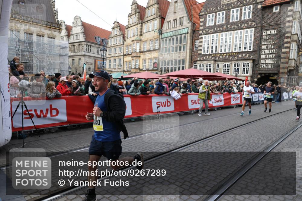 05.10.2025 - 20. swb-Marathon Bremen Yannick Fuchs http://msf.ph/oto/9267289 05.10.2025 10:52:00 Ziel 9004, 9506, 10817, 10968, 11080, 11361, 11394, 11689, 11696 meine-sportfotos.de