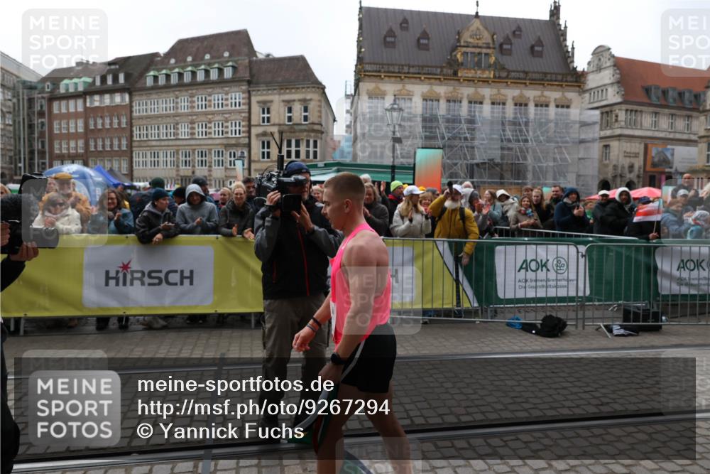 05.10.2025 - 20. swb-Marathon Bremen Yannick Fuchs http://msf.ph/oto/9267294 05.10.2025 12:09:31 Ziel  meine-sportfotos.de