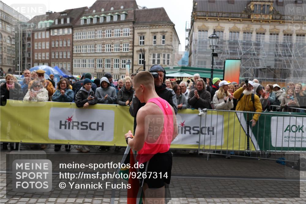 05.10.2025 - 20. swb-Marathon Bremen Yannick Fuchs http://msf.ph/oto/9267314 05.10.2025 12:09:31 Ziel  meine-sportfotos.de