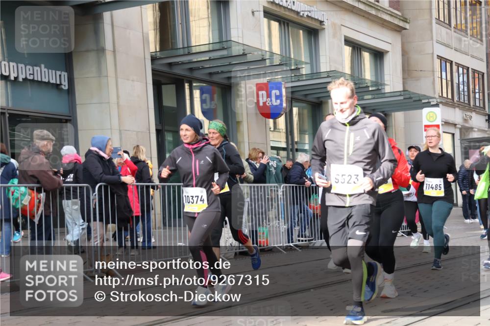 05.10.2025 - 20. swb-Marathon Bremen Strokosch-Dieckow http://msf.ph/oto/9267315 05.10.2025 11:06:02 Ziel 7979, 9205, 9228, 9387, 9438, 9523, 9712, 9764, 9998, 10152, 10192, 10243, 10249, 10374, 10404, 10611, 10640, 10699, 10732, 10848, 10912, 11065, 11092, 11143, 11169, 11195, 11233, 11270, 11296, 11365, 11433, 11485, 7979, 9205, 9228, 9387, 9438, 9523, 9712, 9764, 9998, 10152, 10192, 10243, 10249, 10374, 10404, 10611, 10640, 10699, 10732, 10848, 10912, 11065, 11092, 11143, 11169, 11195, 11270, 11365 meine-sportfotos.de