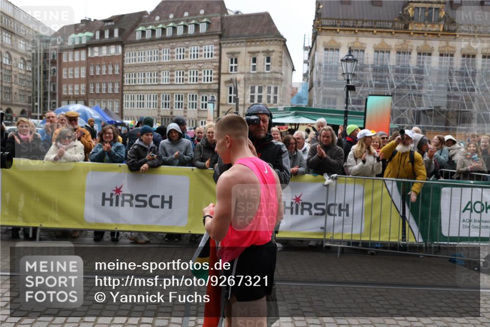 05.10.2025 - 20. swb-Marathon Bremen Yannick Fuchs http://msf.ph/oto/9267321 05.10.2025 12:09:31 Ziel  meine-sportfotos.de