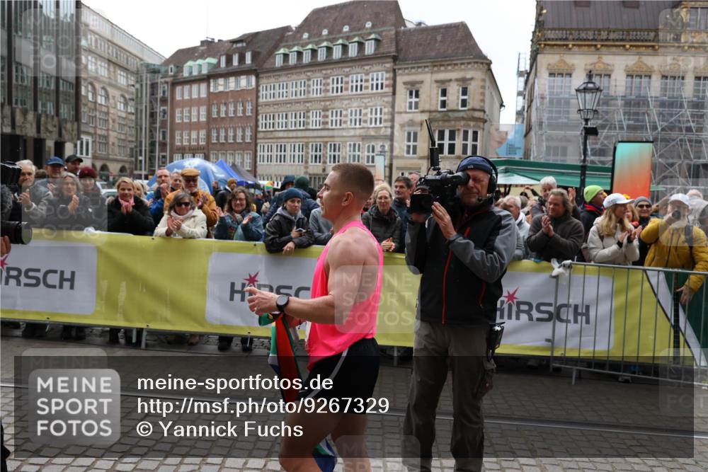 05.10.2025 - 20. swb-Marathon Bremen Yannick Fuchs http://msf.ph/oto/9267329 05.10.2025 12:09:32 Ziel  meine-sportfotos.de