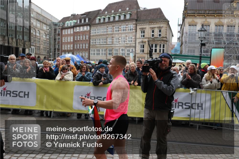 05.10.2025 - 20. swb-Marathon Bremen Yannick Fuchs http://msf.ph/oto/9267342 05.10.2025 12:09:32 Ziel  meine-sportfotos.de
