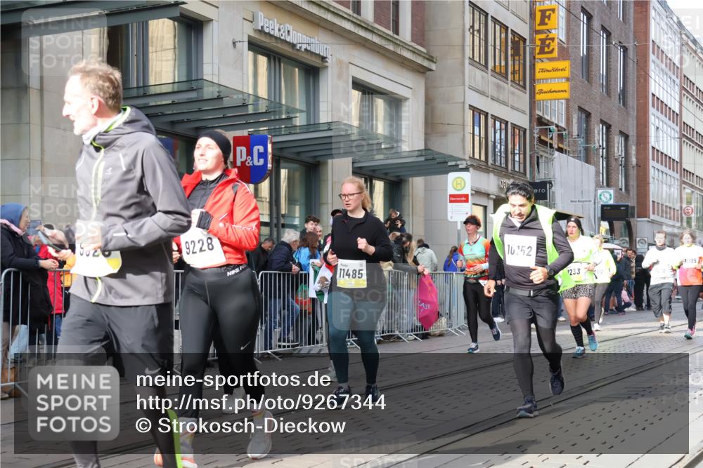 05.10.2025 - 20. swb-Marathon Bremen Strokosch-Dieckow http://msf.ph/oto/9267344 05.10.2025 11:06:03 Ziel 7979, 9205, 9228, 9387, 9523, 9712, 9764, 9998, 10152, 10192, 10243, 10249, 10374, 10404, 10611, 10640, 10699, 10732, 10848, 10912, 11065, 11092, 11143, 11169, 11195, 11233, 11270, 11296, 11324, 11365, 11433, 11485, 11706, 7979, 9205, 9228, 9387, 9523, 9712, 9764, 9998, 10152, 10192, 10243, 10249, 10374, 10404, 10611, 10640, 10699, 10732, 10848, 10912, 11065, 11092, 11143, 11169, 11195, 11270, 11324, 11365 meine-sportfotos.de