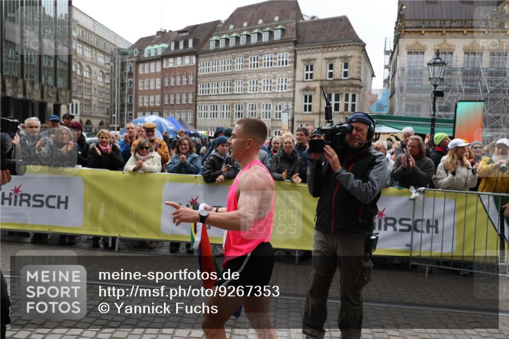 05.10.2025 - 20. swb-Marathon Bremen Yannick Fuchs http://msf.ph/oto/9267353 05.10.2025 12:09:32 Ziel  meine-sportfotos.de