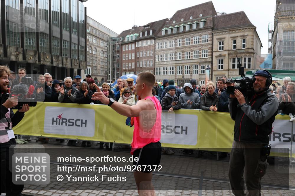 05.10.2025 - 20. swb-Marathon Bremen Yannick Fuchs http://msf.ph/oto/9267372 05.10.2025 12:09:32 Ziel  meine-sportfotos.de