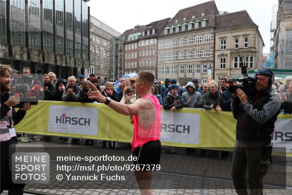 05.10.2025 - 20. swb-Marathon Bremen Yannick Fuchs http://msf.ph/oto/9267379 05.10.2025 12:09:32 Ziel  meine-sportfotos.de