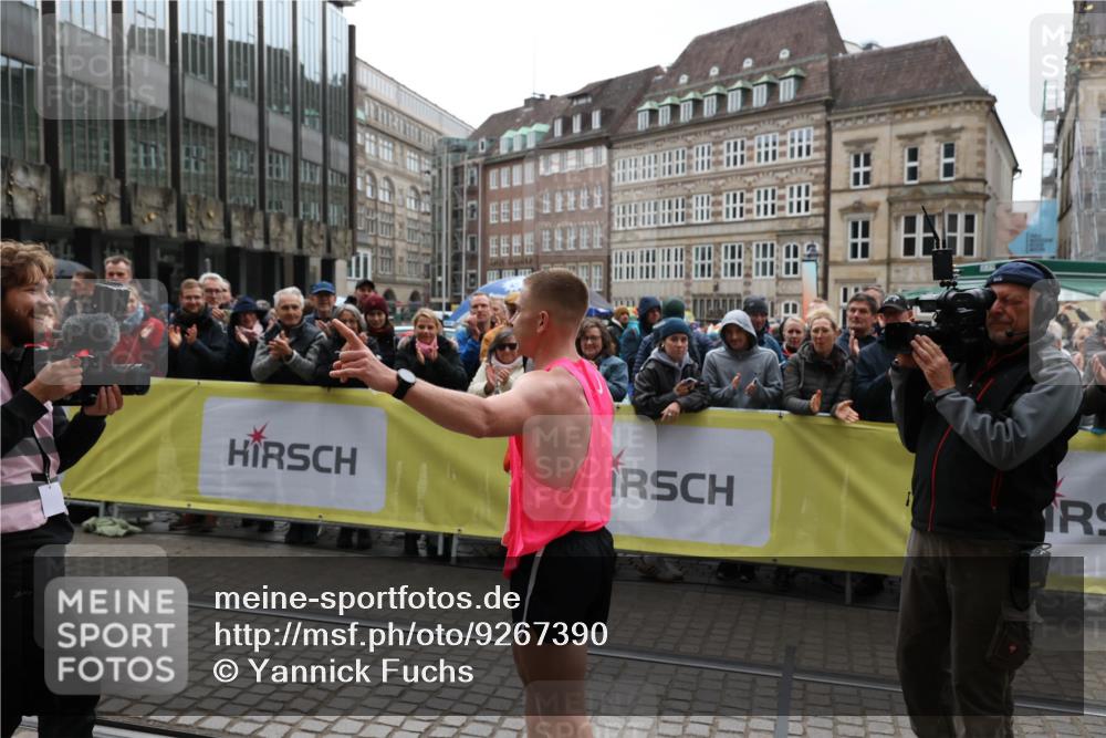 05.10.2025 - 20. swb-Marathon Bremen Yannick Fuchs http://msf.ph/oto/9267390 05.10.2025 12:09:32 Ziel  meine-sportfotos.de