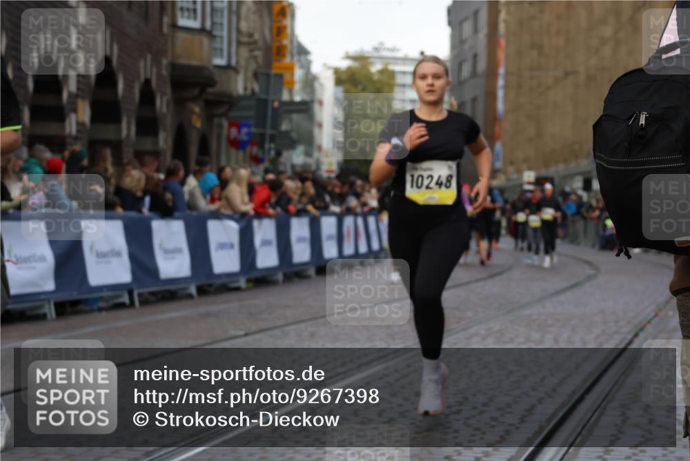 05.10.2025 - 20. swb-Marathon Bremen Strokosch-Dieckow http://msf.ph/oto/9267398 05.10.2025 11:08:58 Ziel 9184, 9466, 9774, 9912, 10031, 10087, 10248, 10458, 10714, 10840, 11126, 11142 meine-sportfotos.de