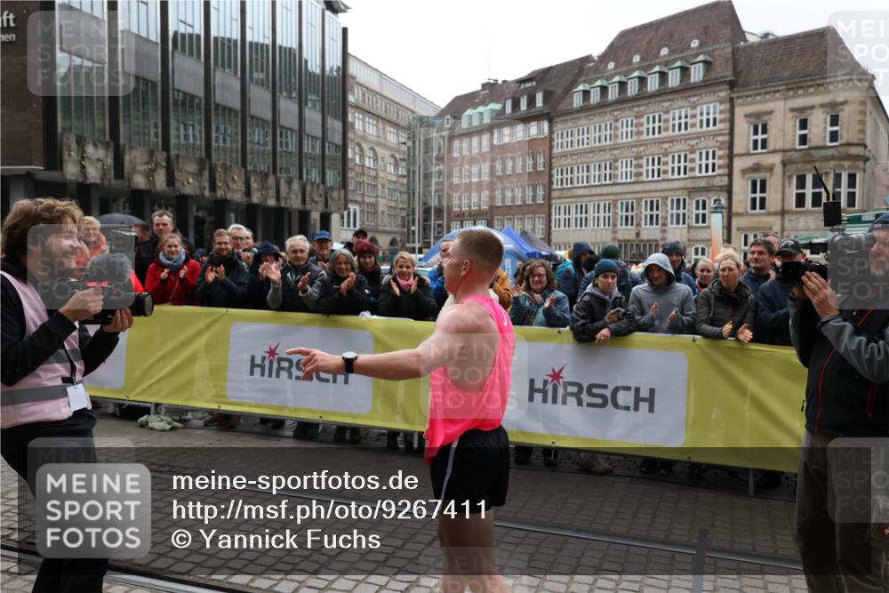 05.10.2025 - 20. swb-Marathon Bremen Yannick Fuchs http://msf.ph/oto/9267411 05.10.2025 12:09:32 Ziel  meine-sportfotos.de