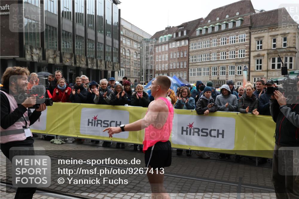 05.10.2025 - 20. swb-Marathon Bremen Yannick Fuchs http://msf.ph/oto/9267413 05.10.2025 12:09:33 Ziel  meine-sportfotos.de