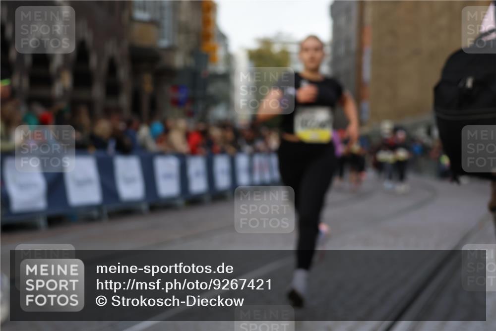 05.10.2025 - 20. swb-Marathon Bremen Strokosch-Dieckow http://msf.ph/oto/9267421 05.10.2025 11:08:58 Ziel 9184, 9466, 9774, 9912, 10031, 10087, 10248, 10458, 10714, 10840, 11126, 11142 meine-sportfotos.de