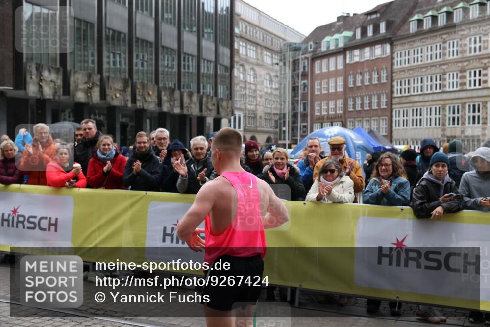 05.10.2025 - 20. swb-Marathon Bremen Yannick Fuchs http://msf.ph/oto/9267424 05.10.2025 12:09:33 Ziel  meine-sportfotos.de