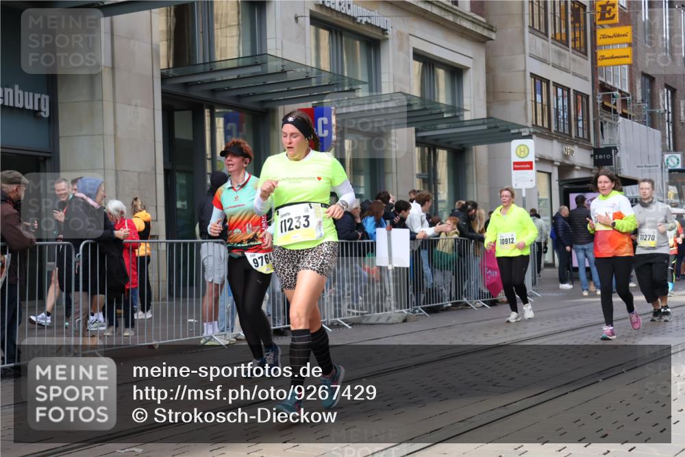 05.10.2025 - 20. swb-Marathon Bremen Strokosch-Dieckow http://msf.ph/oto/9267429 05.10.2025 11:06:06 Ziel 7979, 9178, 9205, 9228, 9357, 9387, 9523, 9619, 9712, 9764, 9998, 10152, 10243, 10374, 10404, 10611, 10640, 10699, 10732, 10912, 11027, 11065, 11092, 11143, 11169, 11195, 11233, 11270, 11324, 11365, 11433, 11485, 11706, 7979, 9178, 9205, 9228, 9357, 9387, 9523, 9619, 9712, 9764, 9998, 10152, 10243, 10374, 10404, 10611, 10640, 10699, 10732, 10912, 11027, 11065, 11092, 11143, 11169, 11195, 11270, 11324, 11365 meine-sportfotos.de