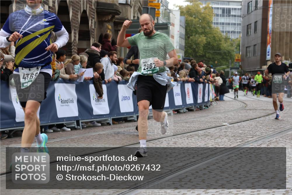 05.10.2025 - 20. swb-Marathon Bremen Strokosch-Dieckow http://msf.ph/oto/9267432 05.10.2025 12:59:34 Ziel 133, 2967, 4369, 6385 meine-sportfotos.de