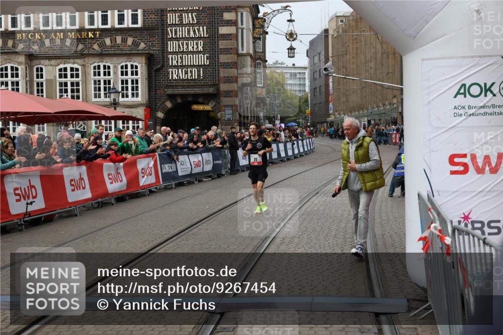 05.10.2025 - 20. swb-Marathon Bremen Yannick Fuchs http://msf.ph/oto/9267454 05.10.2025 12:10:44 Ziel 15 meine-sportfotos.de