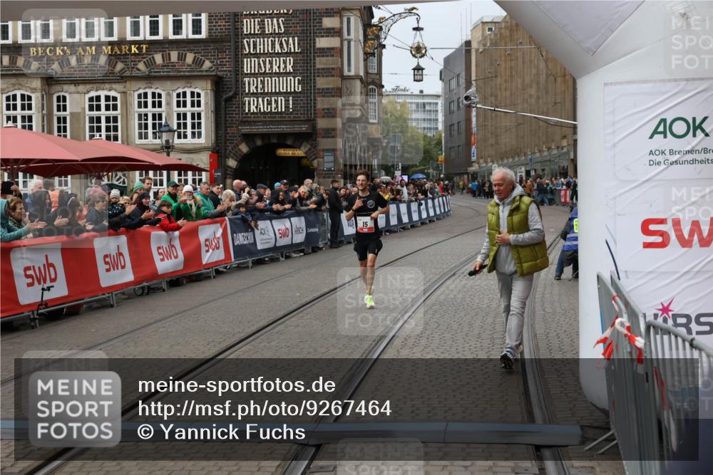 05.10.2025 - 20. swb-Marathon Bremen Yannick Fuchs http://msf.ph/oto/9267464 05.10.2025 12:10:44 Ziel 15 meine-sportfotos.de