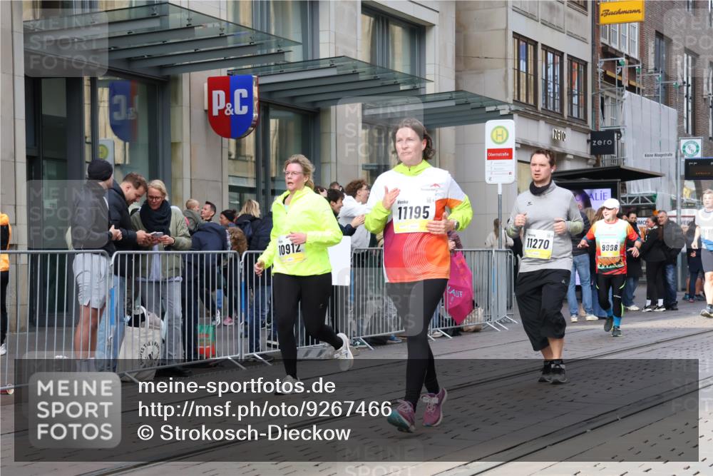 05.10.2025 - 20. swb-Marathon Bremen Strokosch-Dieckow http://msf.ph/oto/9267466 05.10.2025 11:06:07 Ziel 7979, 9178, 9205, 9228, 9357, 9523, 9619, 9712, 9764, 9998, 10152, 10239, 10243, 10374, 10404, 10611, 10640, 10699, 10732, 10912, 11027, 11065, 11092, 11143, 11169, 11195, 11233, 11270, 11324, 11365, 11485, 11605, 11706, 11721, 11746, 7979, 9178, 9205, 9228, 9357, 9523, 9619, 9712, 9764, 9998, 10152, 10239, 10243, 10374, 10404, 10611, 10640, 10699, 10732, 10912, 11027, 11065, 11092, 11143, 11169, 11195, 11270, 11324, 11365, 11605 meine-sportfotos.de