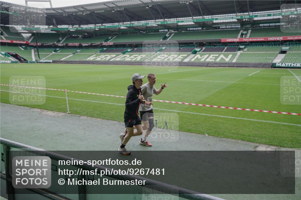 05.10.2025 - 20. swb-Marathon Bremen Michael Burmester http://msf.ph/oto/9267481 05.10.2025 12:32:49 Laufen im Stadion 369, 569, 650, 664, 746, 850, 908, 1093, 1494, 1665, 1928, 2033, 2682, 141, 938, 1093 meine-sportfotos.de