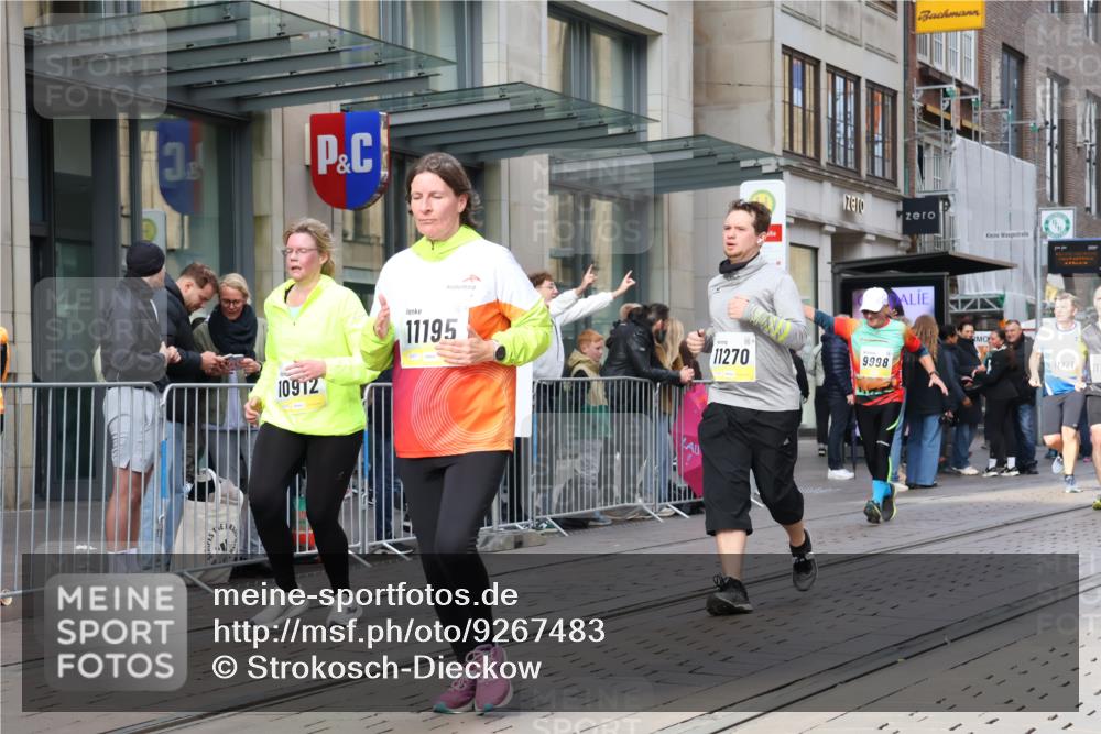 05.10.2025 - 20. swb-Marathon Bremen Strokosch-Dieckow http://msf.ph/oto/9267483 05.10.2025 11:06:08 Ziel 7979, 9178, 9205, 9228, 9357, 9523, 9619, 9712, 9764, 9998, 10152, 10239, 10243, 10374, 10404, 10611, 10640, 10699, 10732, 10912, 11027, 11065, 11092, 11143, 11169, 11195, 11233, 11270, 11324, 11365, 11485, 11605, 11706, 11721, 11746, 7979, 9178, 9205, 9228, 9357, 9523, 9619, 9712, 9764, 9998, 10152, 10239, 10243, 10374, 10404, 10611, 10640, 10699, 10732, 10912, 11027, 11065, 11092, 11143, 11169, 11195, 11270, 11324, 11365, 11605 meine-sportfotos.de