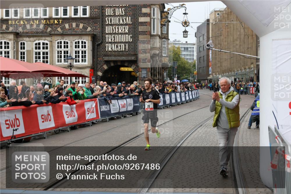 05.10.2025 - 20. swb-Marathon Bremen Yannick Fuchs http://msf.ph/oto/9267486 05.10.2025 12:10:45 Ziel 15 meine-sportfotos.de