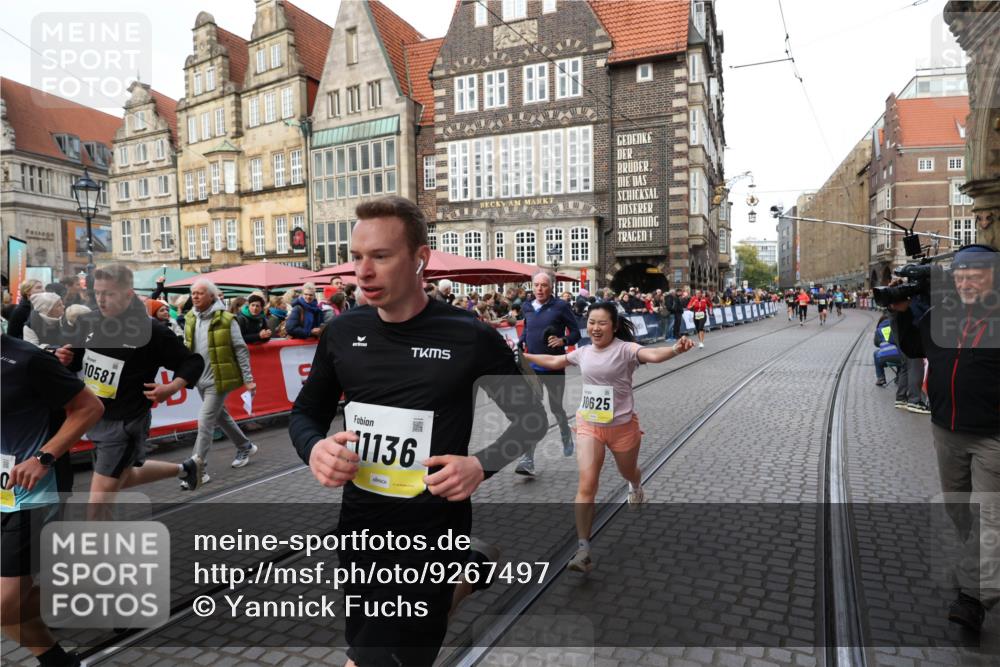 05.10.2025 - 20. swb-Marathon Bremen Yannick Fuchs http://msf.ph/oto/9267497 05.10.2025 10:52:04 Ziel 9683, 10380, 10581, 10625, 10817, 11080, 11136, 11325, 11394 meine-sportfotos.de