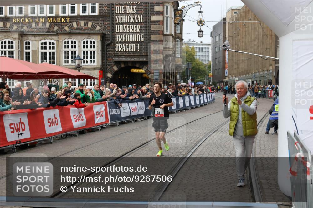 05.10.2025 - 20. swb-Marathon Bremen Yannick Fuchs http://msf.ph/oto/9267506 05.10.2025 12:10:45 Ziel 15 meine-sportfotos.de