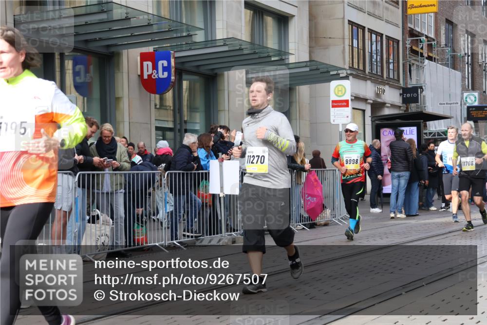 05.10.2025 - 20. swb-Marathon Bremen Strokosch-Dieckow http://msf.ph/oto/9267507 05.10.2025 11:06:08 Ziel 7979, 9178, 9205, 9228, 9357, 9523, 9619, 9712, 9764, 9998, 10152, 10239, 10243, 10374, 10404, 10611, 10640, 10699, 10732, 10912, 11027, 11065, 11092, 11143, 11169, 11195, 11233, 11270, 11324, 11365, 11485, 11605, 11706, 11721, 11746, 7979, 9178, 9205, 9228, 9357, 9523, 9619, 9712, 9764, 9998, 10152, 10239, 10243, 10374, 10404, 10611, 10640, 10699, 10732, 10912, 11027, 11065, 11092, 11143, 11169, 11195, 11270, 11324, 11365, 11605 meine-sportfotos.de